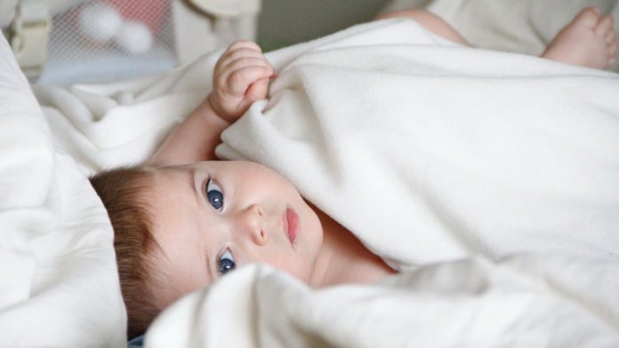 Things-to-Check-While-Buying-the-Baby-Monitor-lightningidea
