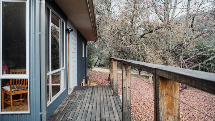 The-Way-to-Build-A-DIY-Modular-Home-Porch-or-Deck-on-lightningidea