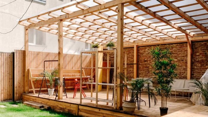 Know-For-Installing-a-Pergola-in-the-Right-Way-with-Local-Experts-On-LightningIdea